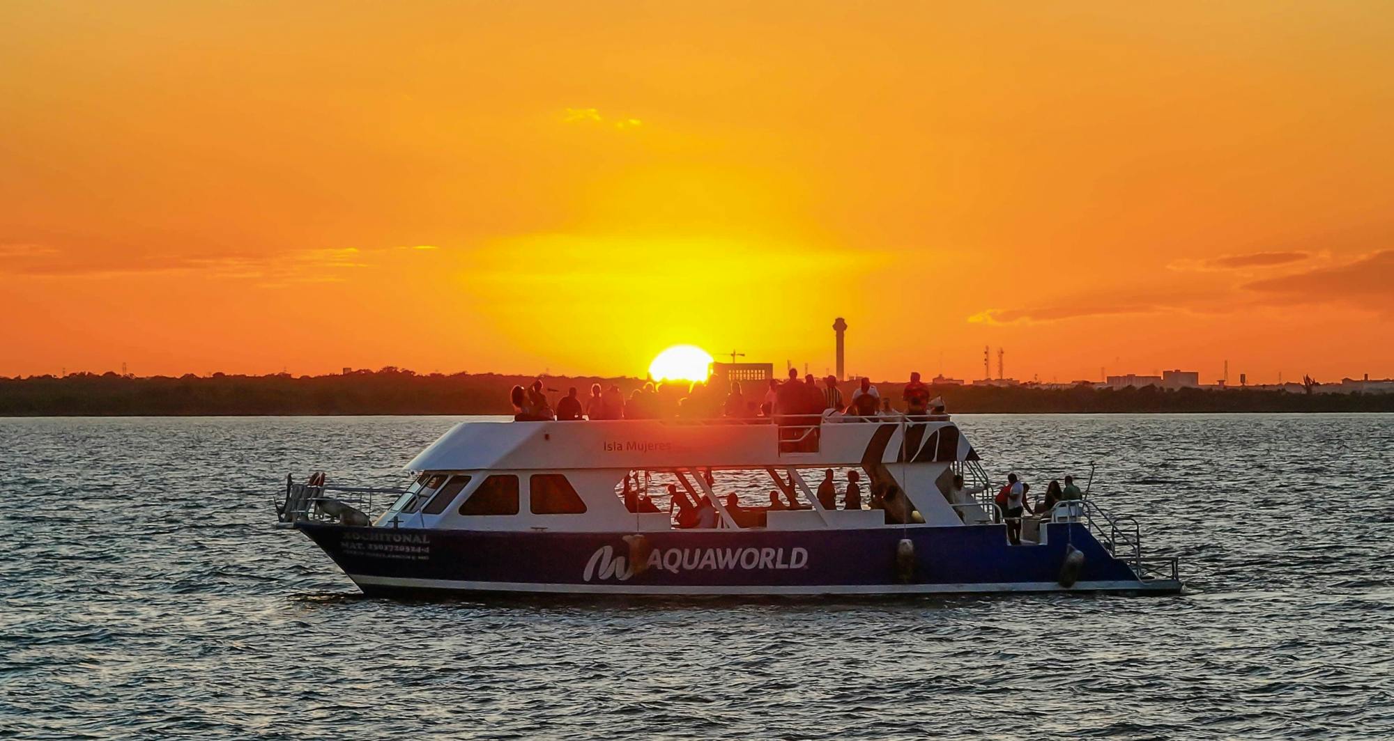 Sunset boat trip on Nichupté Lagoon with live saxophone music
