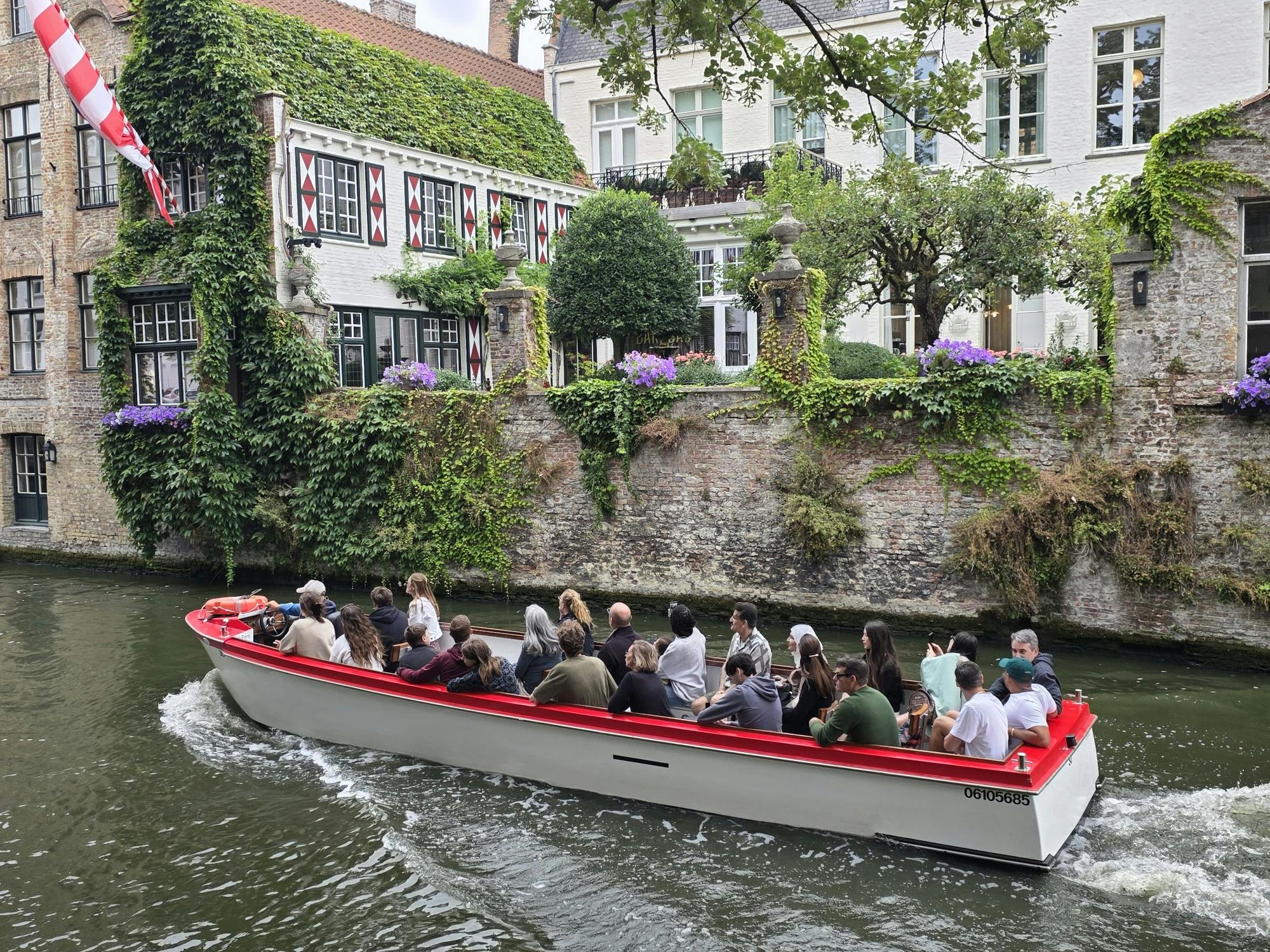 Bruges guided walking and boat tour