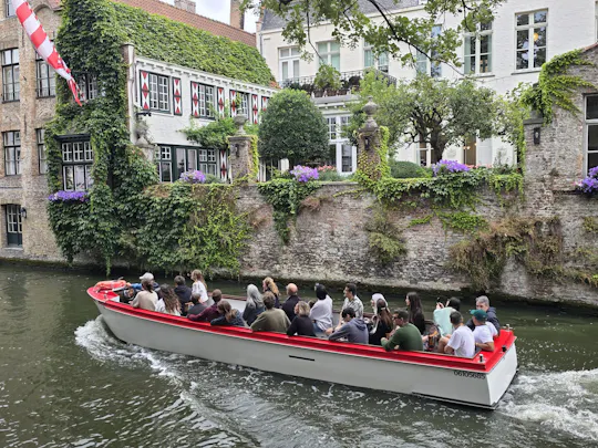 Tour guidato a piedi e in barca a Bruges