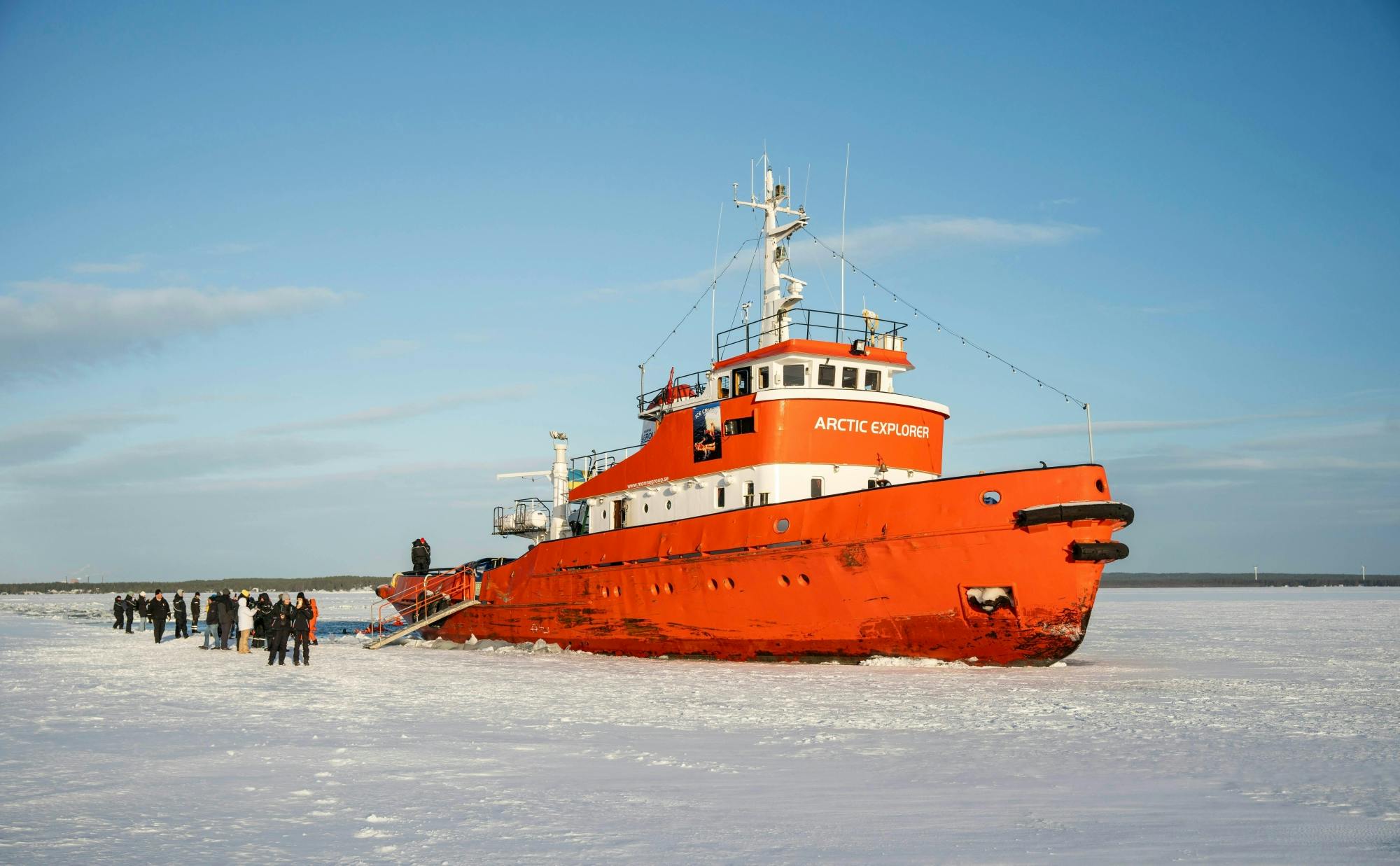 Eisbrecher-Bootsfahrt mit der „Arctic Explorer“ in Schwedisch-Lappland