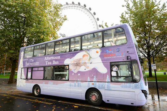 O passeio de autocarro com chá da tarde «O Boneco de Neve» em Londres