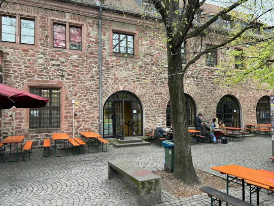 O teste do jogo de exploração da cidade «The Seekers» em Heidelberg