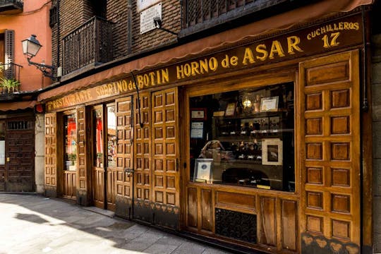 Passeio por Madrid à descoberta das tapas, das tabernas e da história, com acesso especial ao Botín