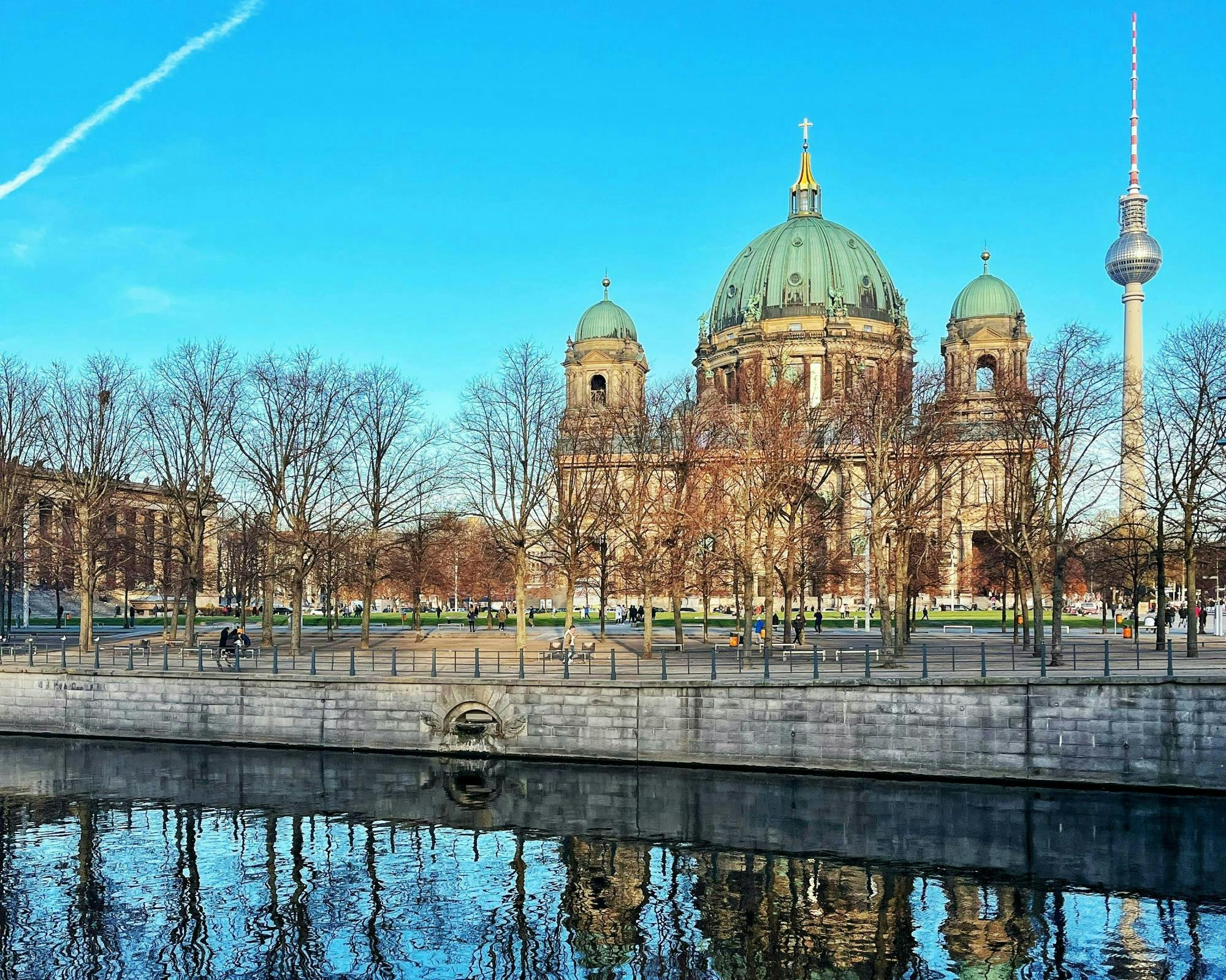Świąteczna gra polegająca na poszukiwaniu skarbów i odkrywaniu Berlina