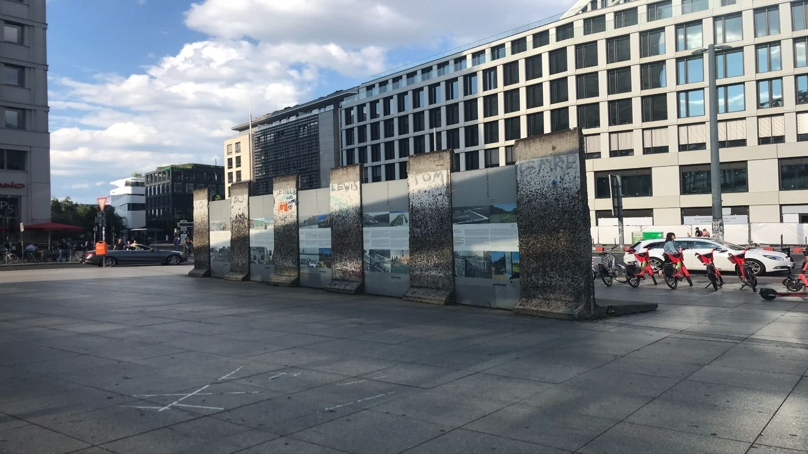 Jeu de découverte de la ville dans le quartier du Tiergarten à Berlin