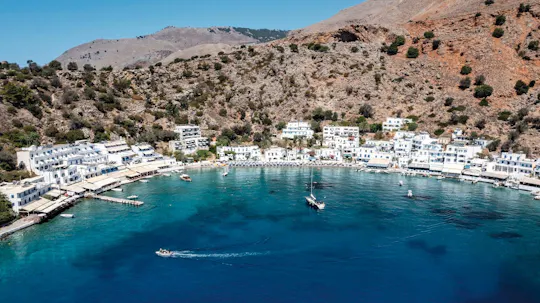 Tour di un'intera giornata al villaggio di Loutro con pranzo tipico cretese