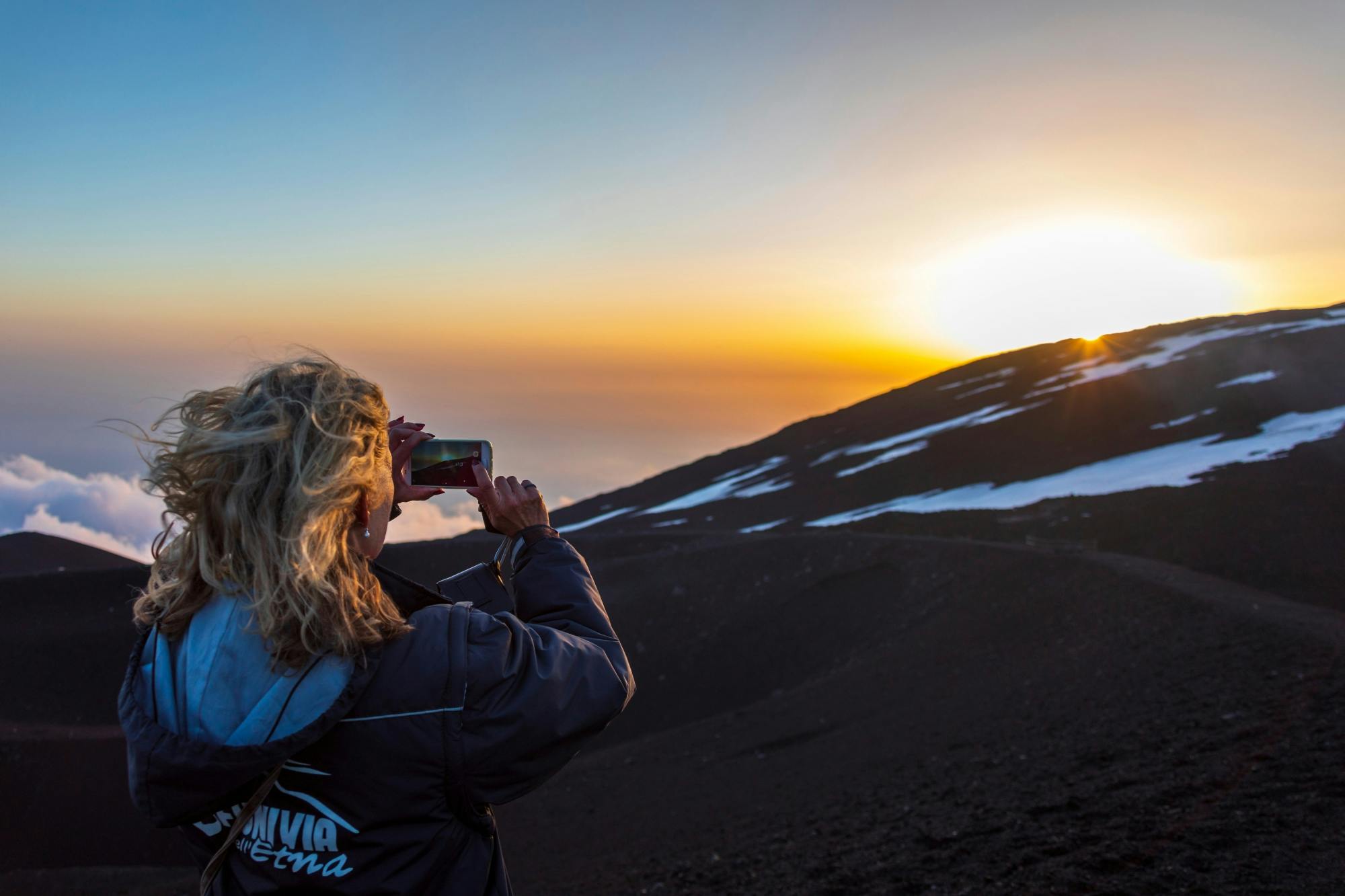 Visita guiada al Etna al atardecer con cena siciliana