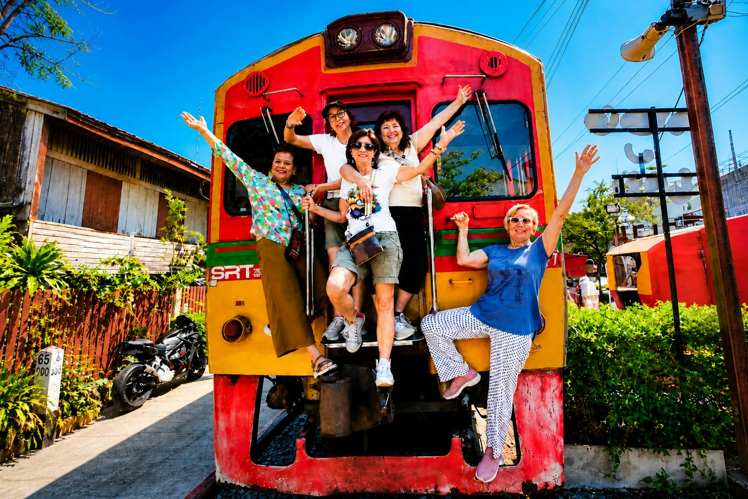 Mercado flutuante, mercado ferroviário de Maeklong e Templo do Dragão