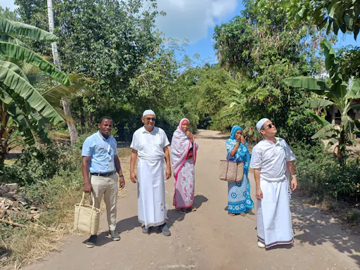 Local life and home cooking tour with the Zanzibari Mamas