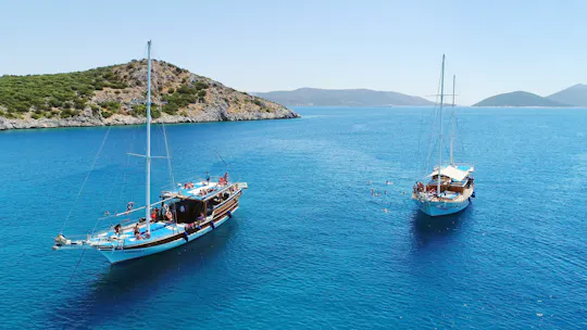 Rejs standardową łodzią typu gulet w Bodrum organizowany przez Outback Yachting
