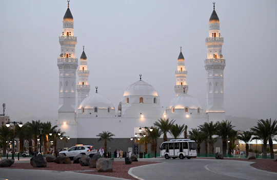 Medina heritage walking tour with Quba Mosque and date tasting