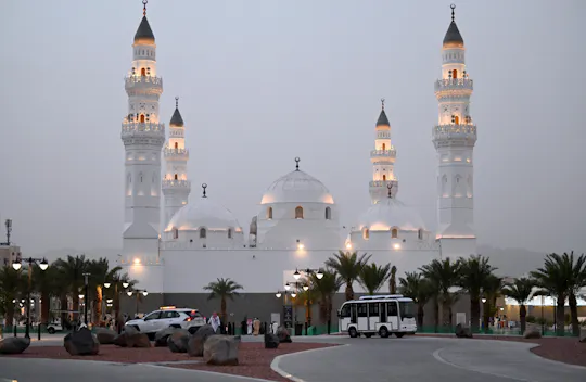Medina heritage walking tour with Quba Mosque and date tasting
