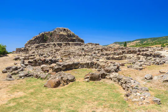 Visita guiada a Su Nuraxi de Barumini y a la Domus de Janas