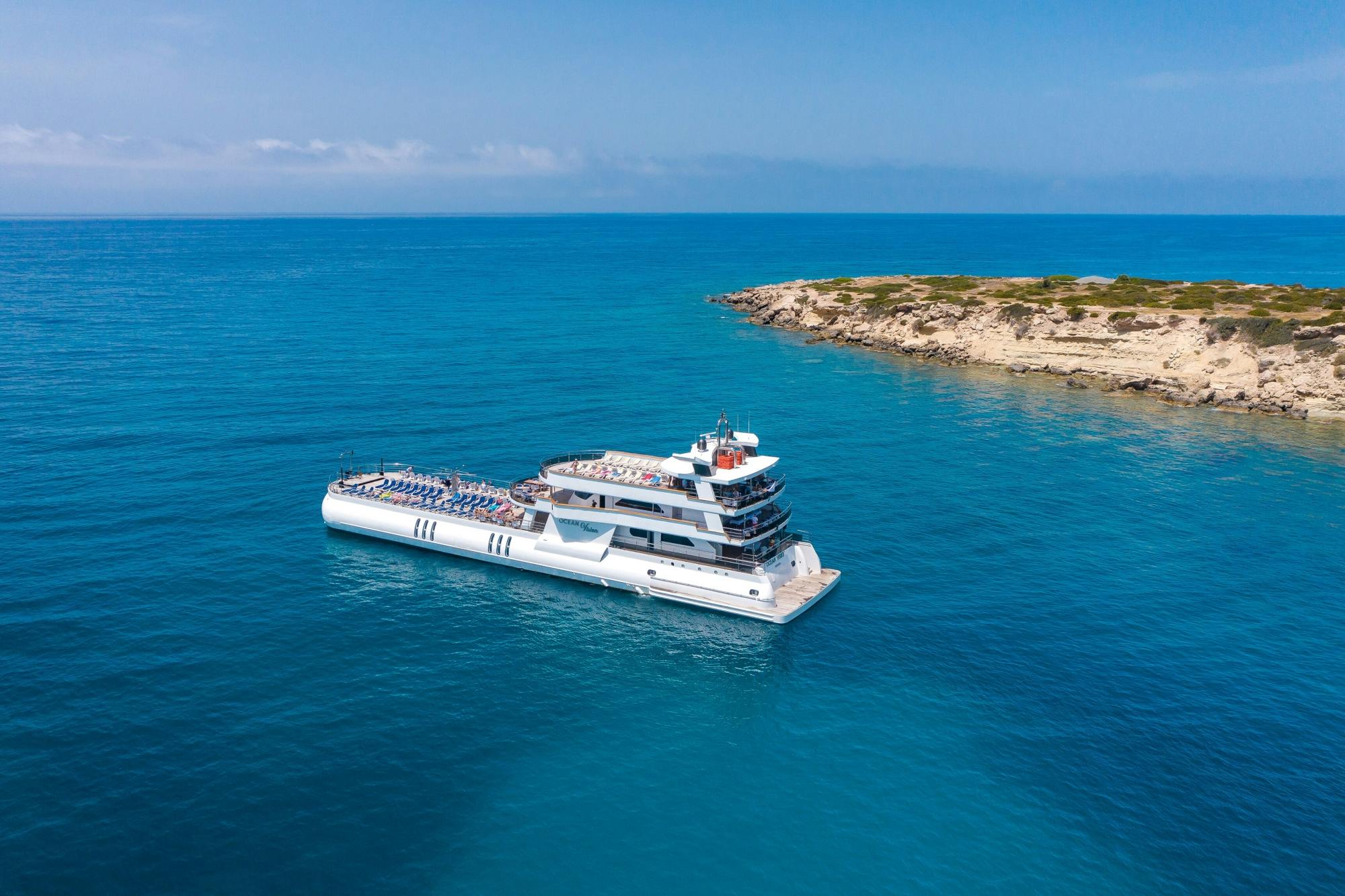 Pafos Ocean VIsion aftencruise med Show