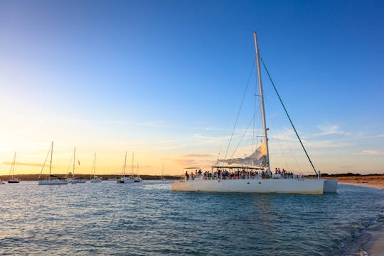 Adults-only catamarantocht in de avonduren bij Kos, inclusief drankjes en hapjes