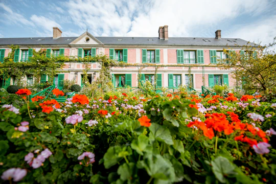 Giverny Monet's house and gardens entrance ticket and guided tour