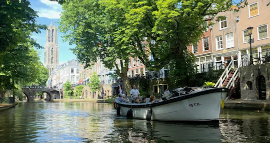 Passeio de barco aberto pelos canais de Utrecht, com bebida e guia áudio