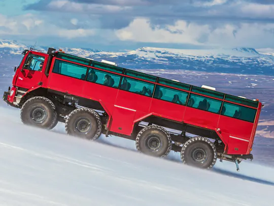 Excursión al Círculo Dorado y a la cueva de hielo en un camión gigante desde Reikiavik