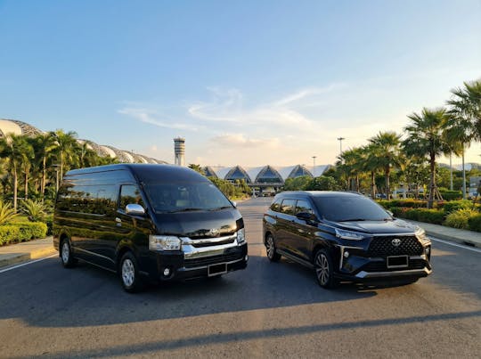 Privater Flughafentransfer in Bangkok mit SUV oder Minivan