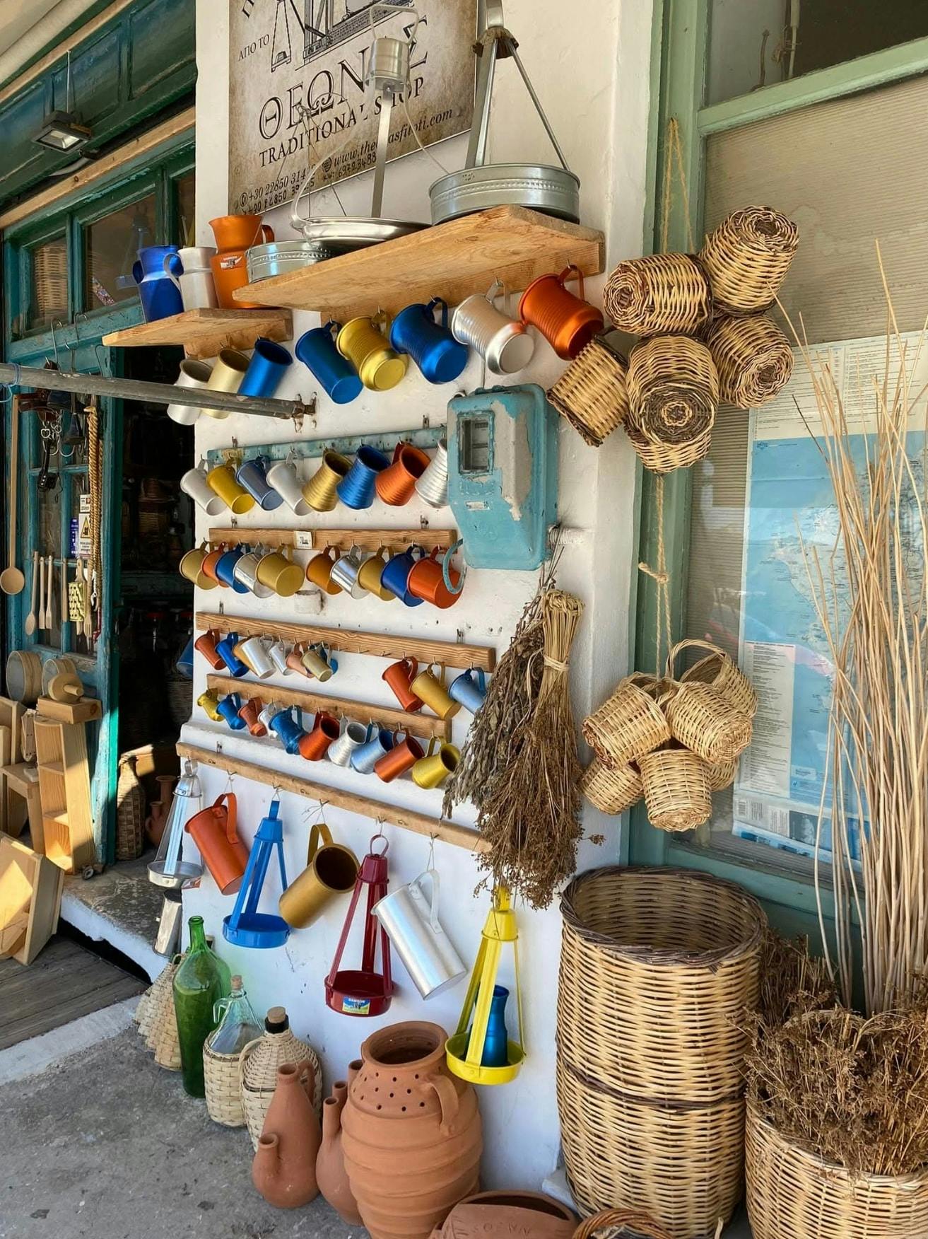 Naxos Island Bus Tour with Damalas and Apiranthos