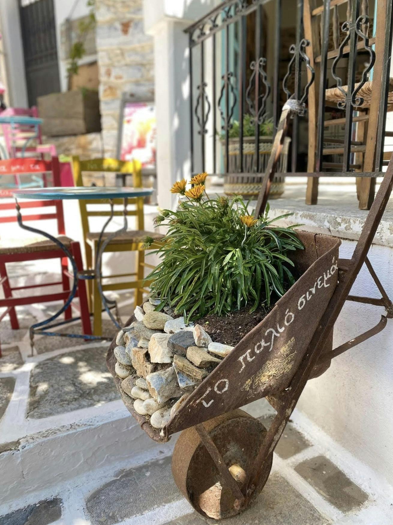 Naxos Island Bus Tour with Damalas and Apiranthos