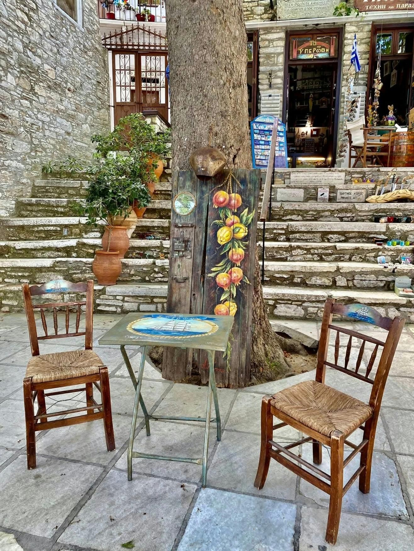 Naxos Island Bus Tour with Damalas and Apiranthos