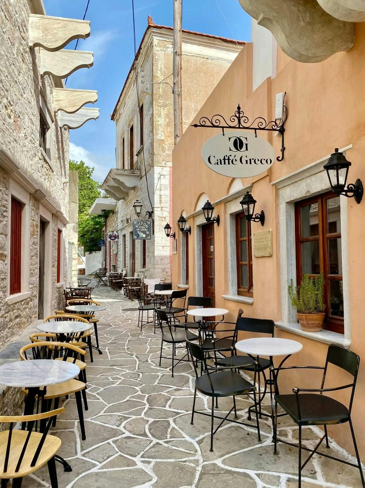 Naxos Island Bus Tour with Damalas and Apiranthos