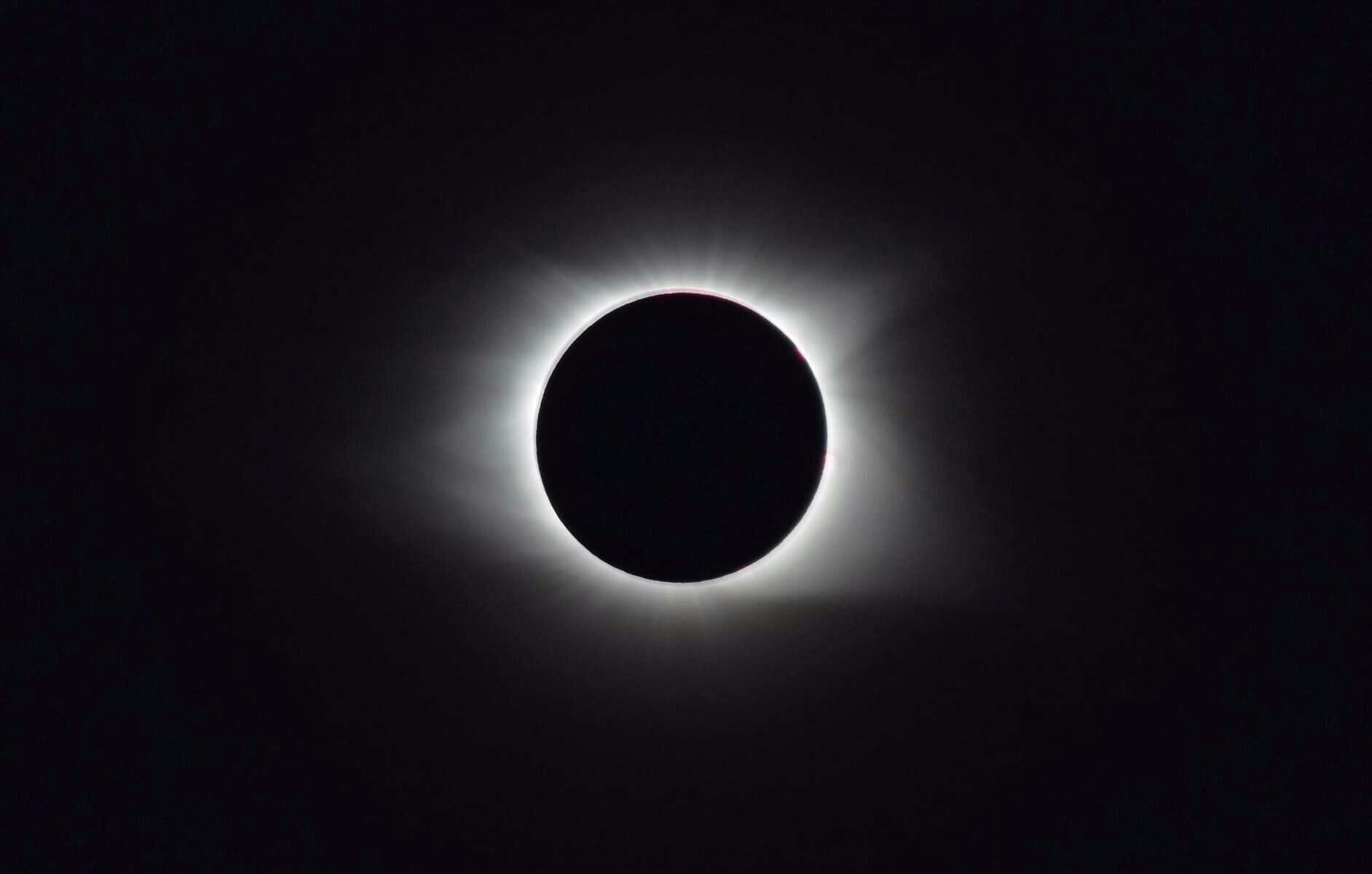 Eclipse solar en el oasis de Siwa, con lagos salinos y almuerzo típico