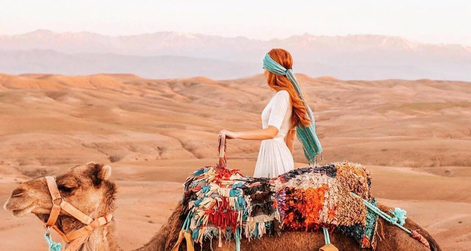 Balade privée à dos de chameau au coucher du soleil dans le désert d'Agafay au départ de Marrakech