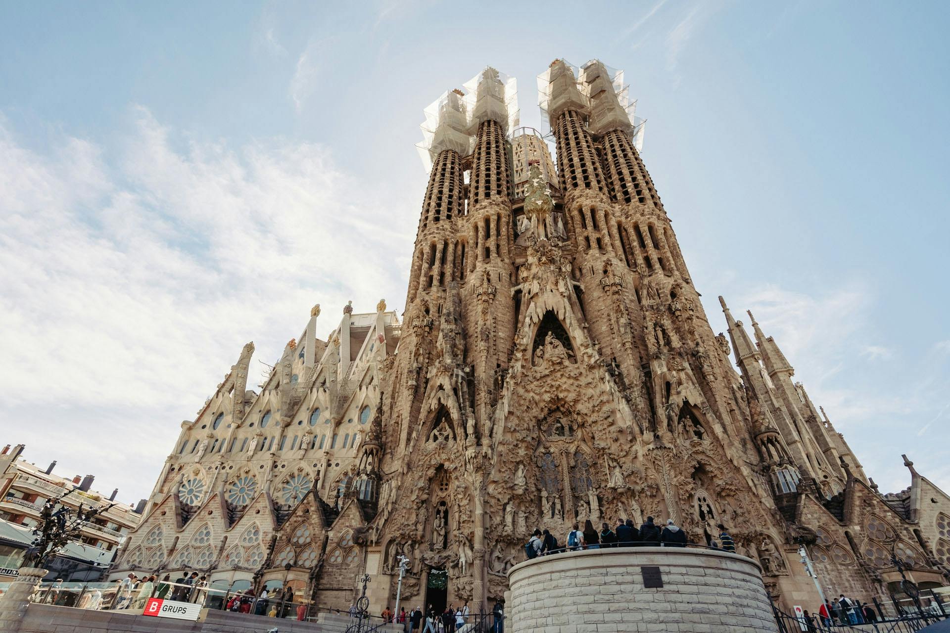 Sagrada Familia highlights guided tour with skip-the-line entry