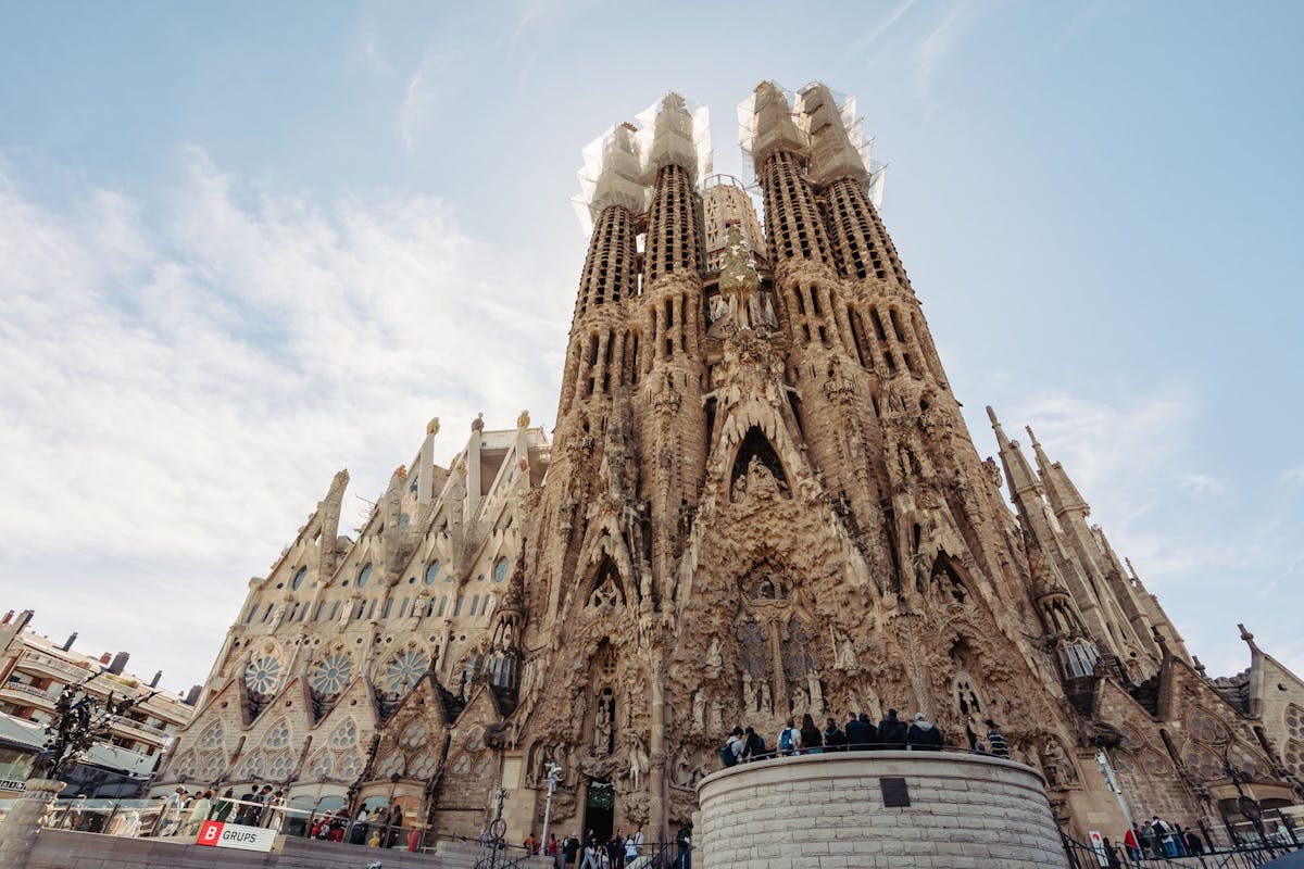 Rondleiding langs de hoogtepunten van de Sagrada Familia met voorrang bij de ingang