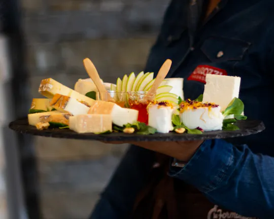 Käse- und Weinverkostung in den Bergen am Comer See