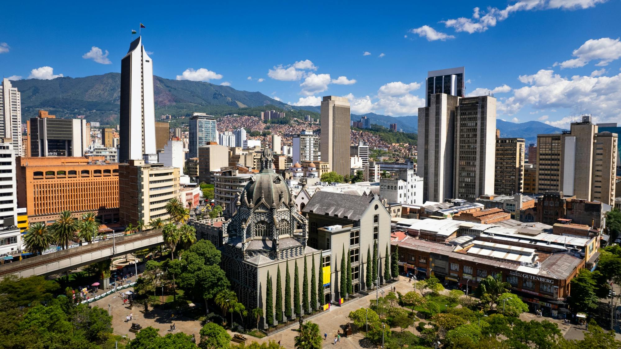 Full-Day Medellín private tour with Metrocable and Comuna 13