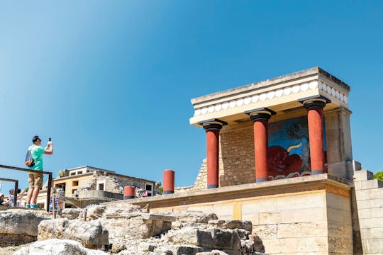 Tour di un'intera giornata a Knossos con formula all-inclusive e spettacolo teatrale minoico