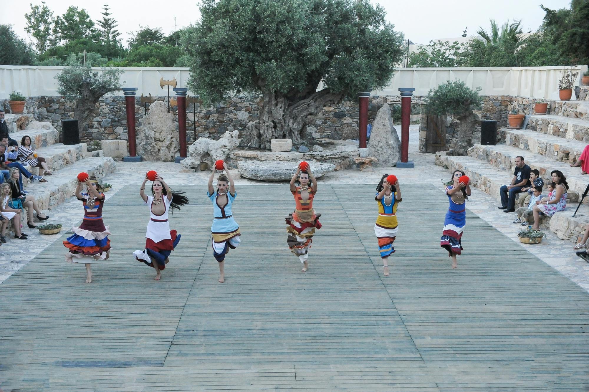 Knossos all-inclusive full-day tour with Minoan theatre show