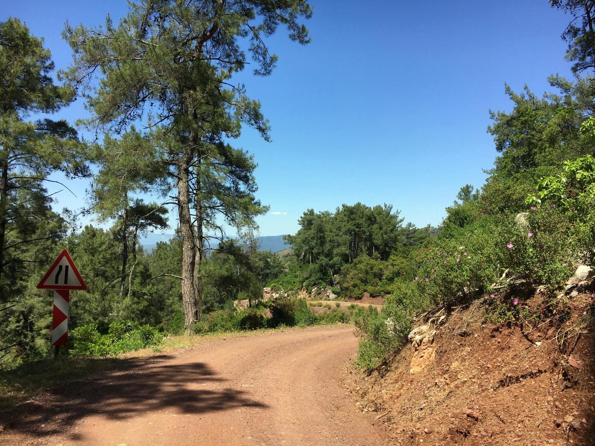 Tour di un'intera giornata in fuoristrada verso il Monte Psiloritis con pranzo, con partenza da Matala e Agia Galini