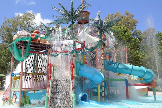 Całodniowa wycieczka do parku Aqualand z transportem z Kavos