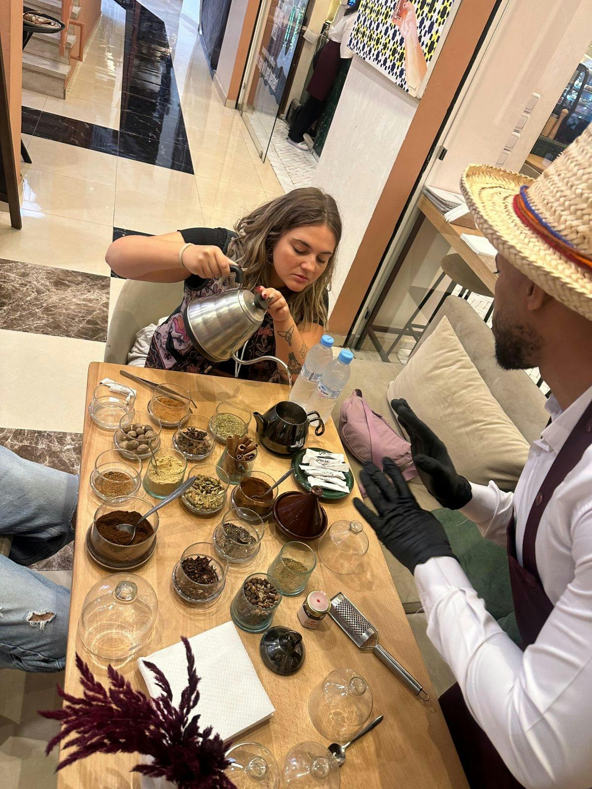 Une expérience authentique de la cérémonie marocaine du thé et du café au Medina Mall