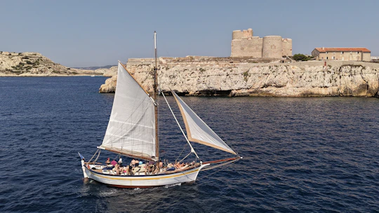 Sailing cruise with If Castle and Frioul Calanques