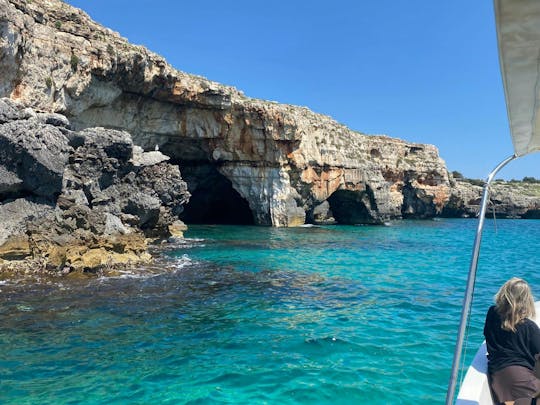 Excursión en barco al atardecer a las cuevas de la costa jónica y a Leuca