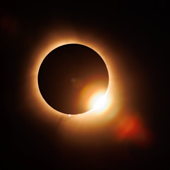 A antiga Luxor e um eclipse solar total do século, visto de Hurghada