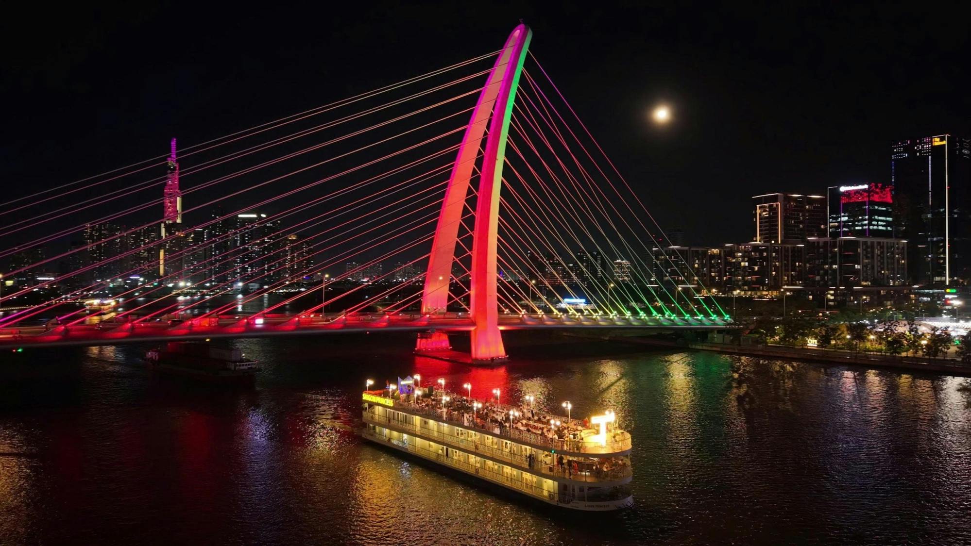 Ho Chi Minh Saigon River Dinner Cruise mit Live-Musik