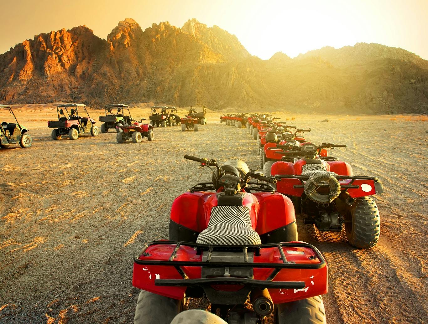 Woestijnsafari per quad en 4x4 met diner in een bedoeïenendorp