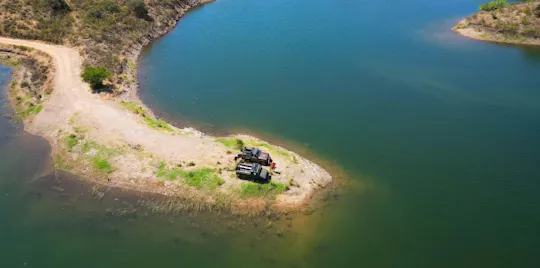 Przygoda samochodem terenowym po Algarve z degustacją lokalnych specjałów i kąpielą na plaży nad rzeką