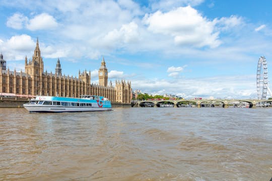Weekend brunch cruise on the River Thames