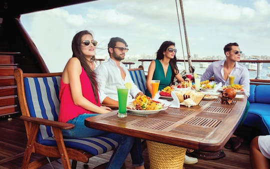 Crucero con cena en Sharm El Sheikh a bordo de un yate de lujo