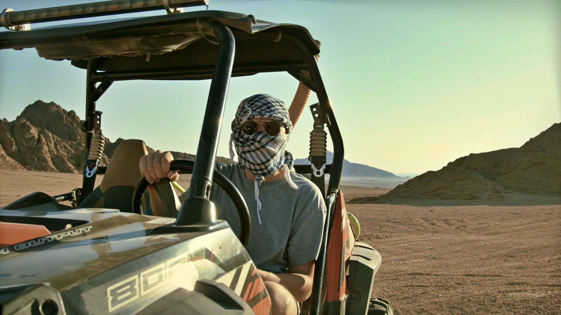 Premium zandbuggy avontuur met bedoeïenen eten en thee vanuit Sharm