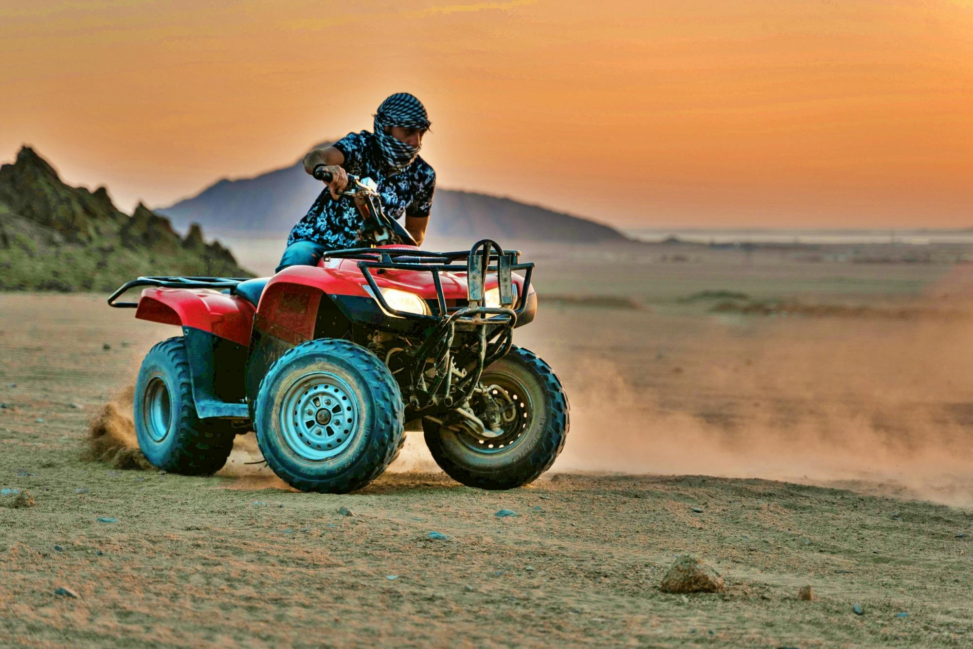 Premium quad avontuur met bedoeïenen eten en thee vanuit Sharm