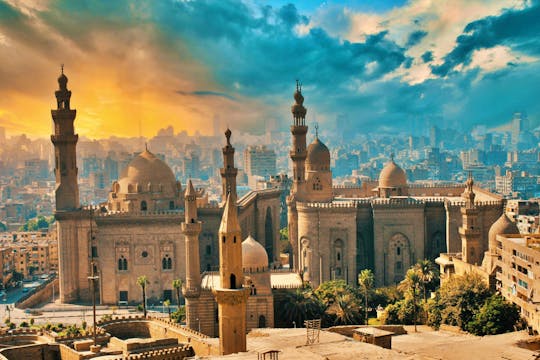 Oude Moskee vanaf Caïro, kerken en New Grand Museum met het vliegtuig vanuit Sharm