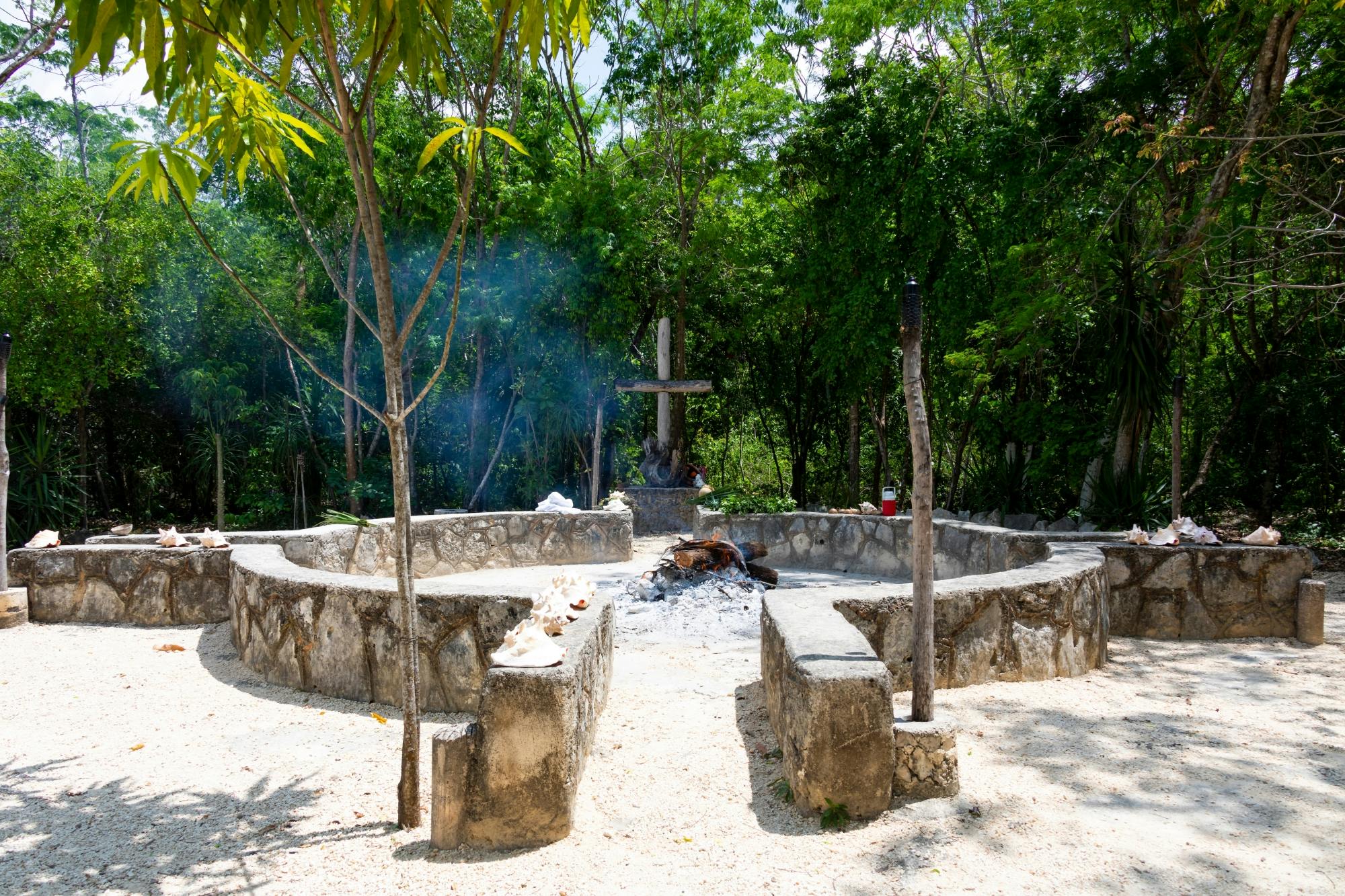 Guided tour of Tulum and visit to a modern Maya community